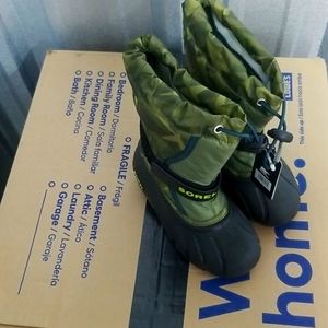 Sorel child winter boot camouflage sz13 nwt